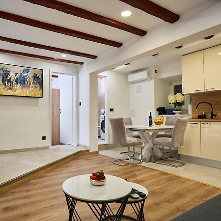 Appartement Bernard Deluxe Renovated Peaceful Old Town Gem à Split Extérieur photo