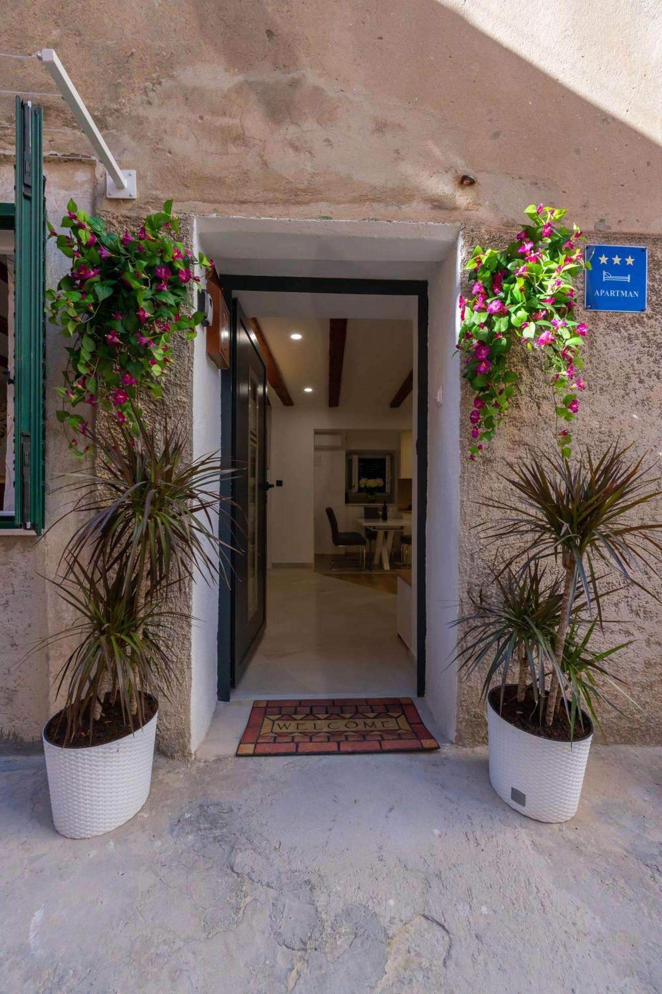 Appartement Bernard Deluxe Renovated Peaceful Old Town Gem à Split Extérieur photo