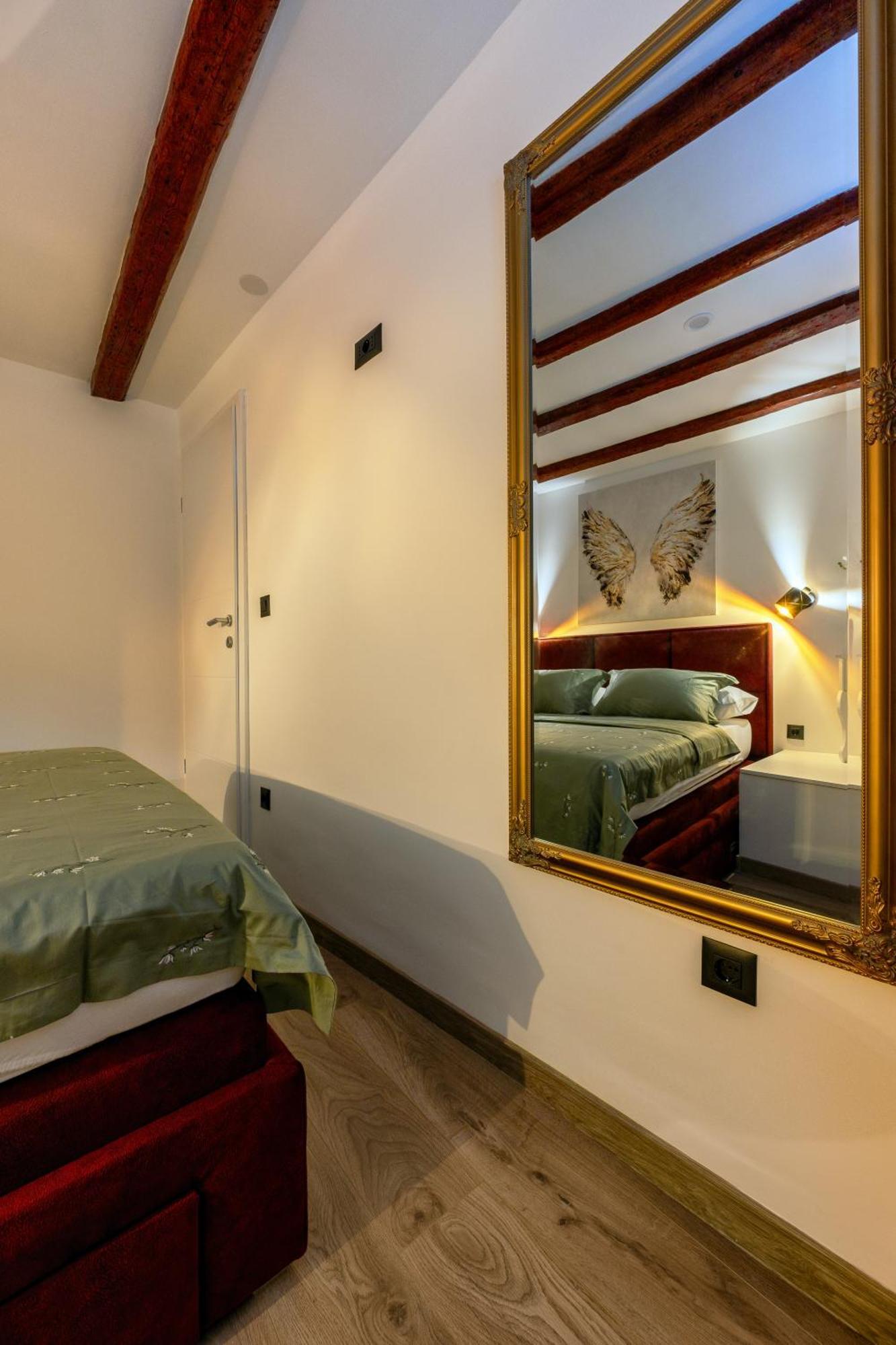 Appartement Bernard Deluxe Renovated Peaceful Old Town Gem à Split Extérieur photo