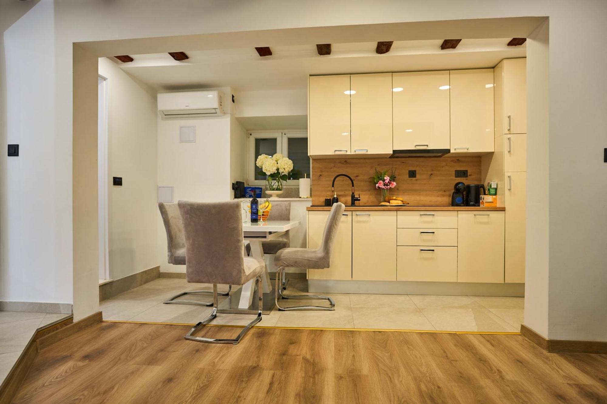 Appartement Bernard Deluxe Renovated Peaceful Old Town Gem à Split Extérieur photo